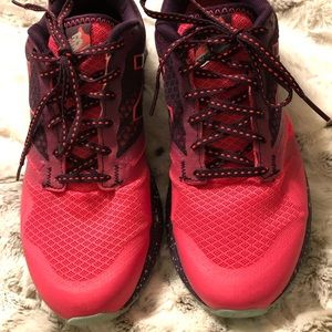 EUC Size 9 Woman’s New Balance Speed Ride 690 AT